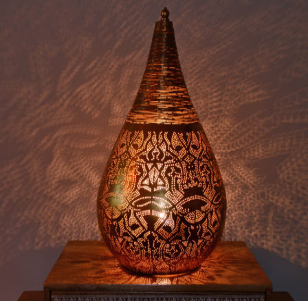 Oosterse tafellampen | Marokkaanse tafellamp | Sfeerverlichting | Arabische lamp | Filigrain lamp | Metaal | Gaatjes lamp | Arabische patronen in het interieur